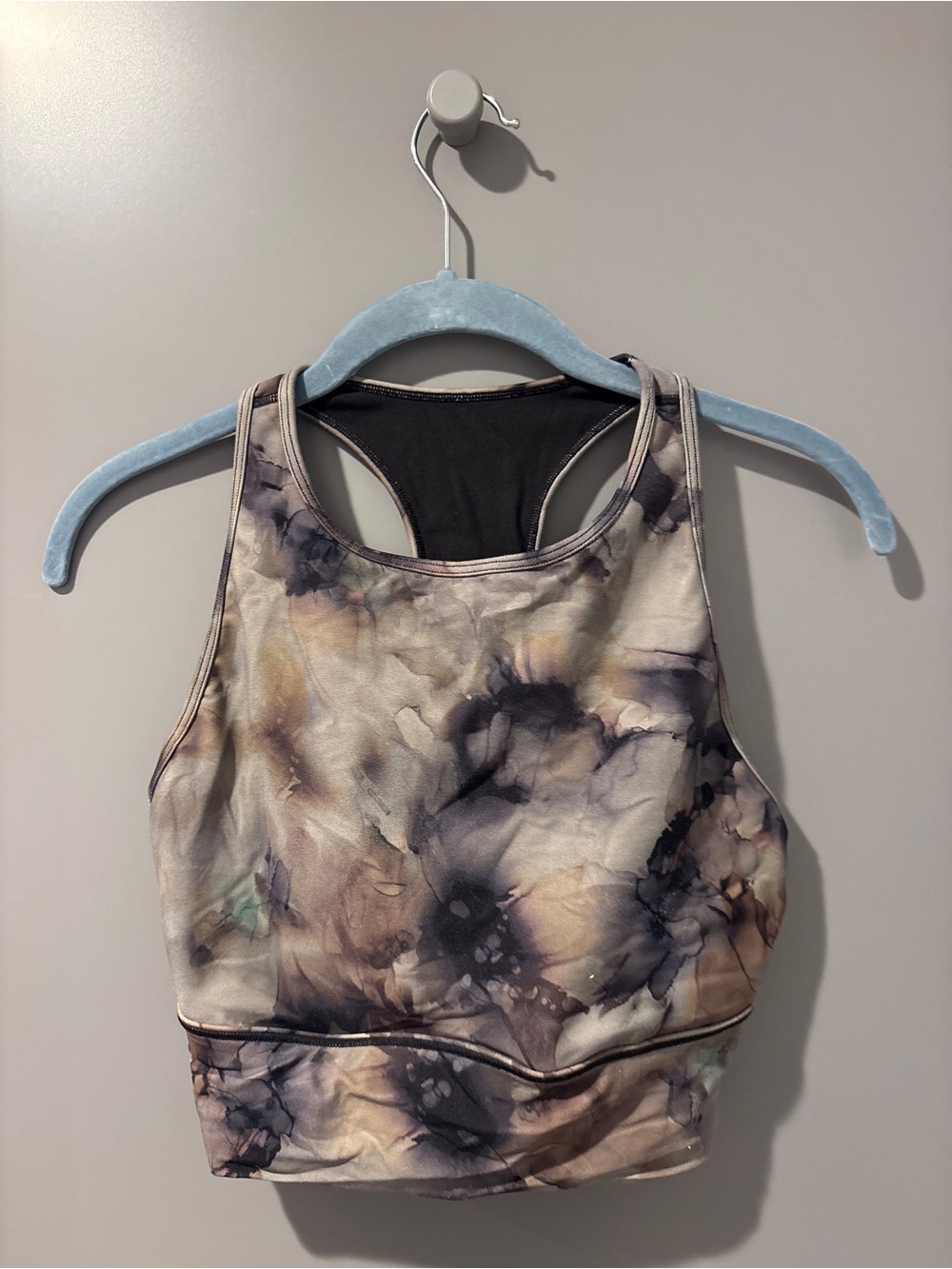 Tie-Dye Style Sports Bra Crop Top in Neutral Mix